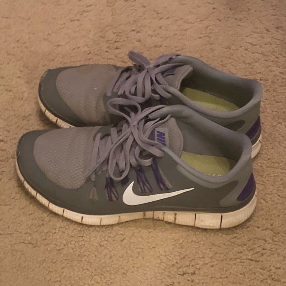 Nike Shoes - Nike tennis shoes size 9